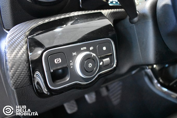 MERCEDES-BENZ A 180 d Business Extra